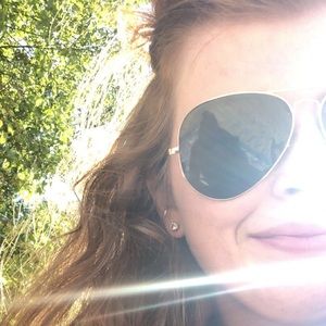 Meet your Posher, Monica